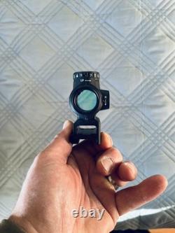 Trijicon MRO 1x25 Red Dot Sight 2.0 MOA Red Dot Full Cowitness Mount EXCELLENT